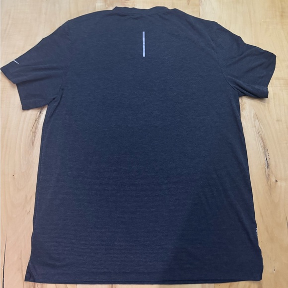 Nike Rise 365 Running Division
Men's Dri-FIT Short-Sleeve Running Top - Picture 2 of 8
